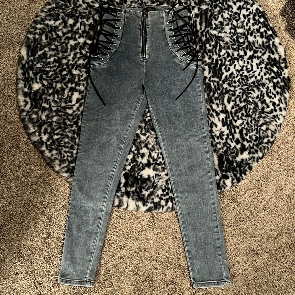 Cute skinny stretch jeans